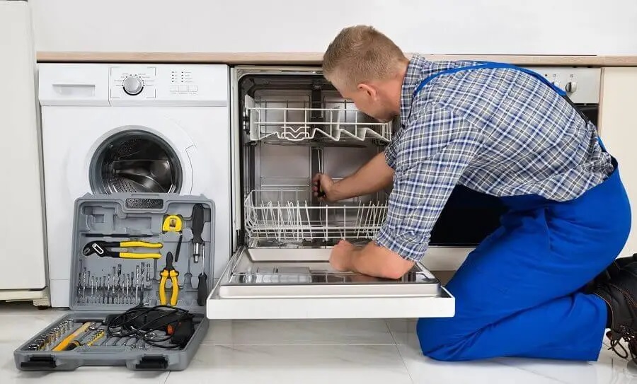 Körfez Viessmann servisi teknisyen ekibi beyaz eşya tamiri yaparken